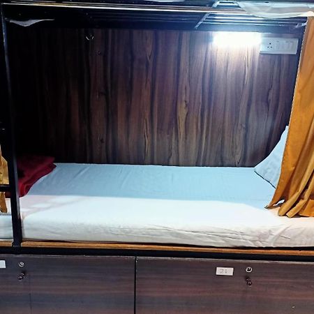 Golden View Dormitory Hotel Mumbai Exterior photo