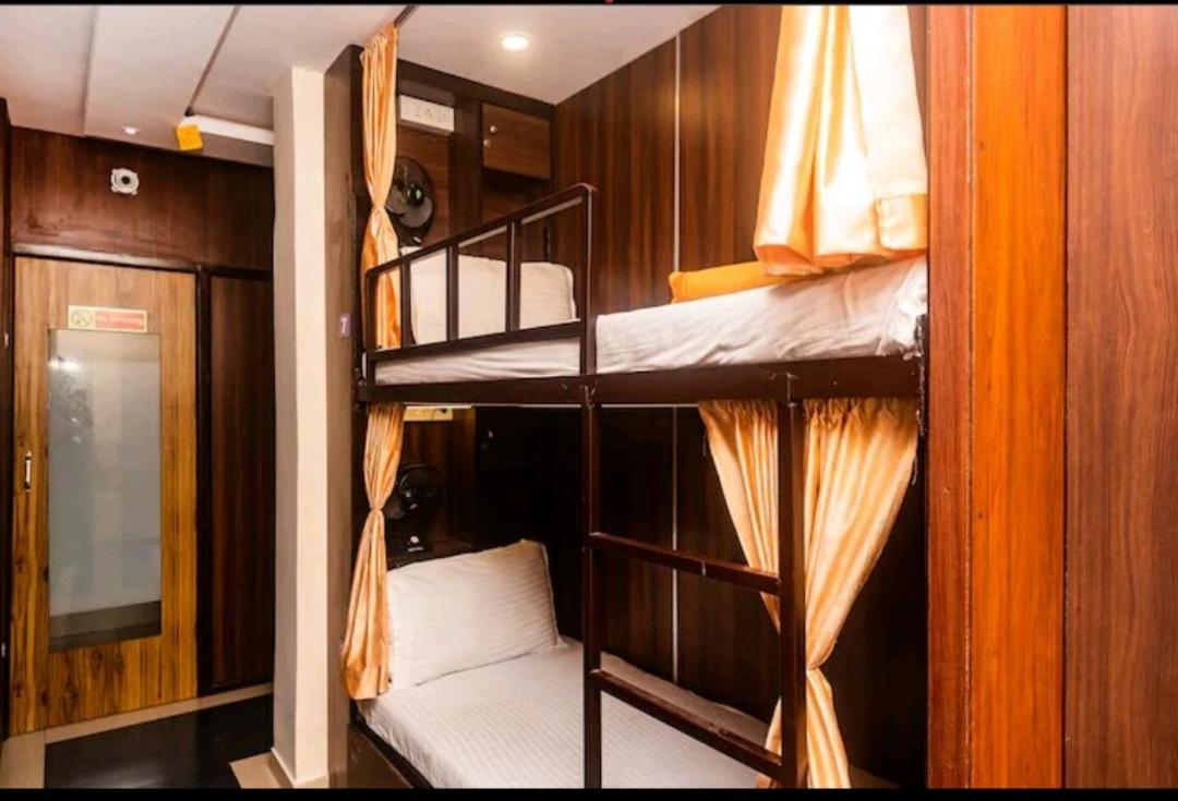 Golden View Dormitory Hotel Mumbai Exterior photo