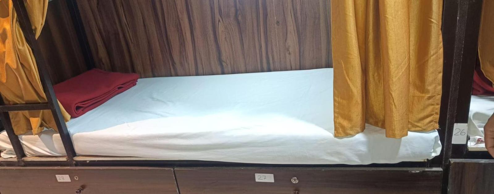 Golden View Dormitory Hotel Mumbai Exterior photo