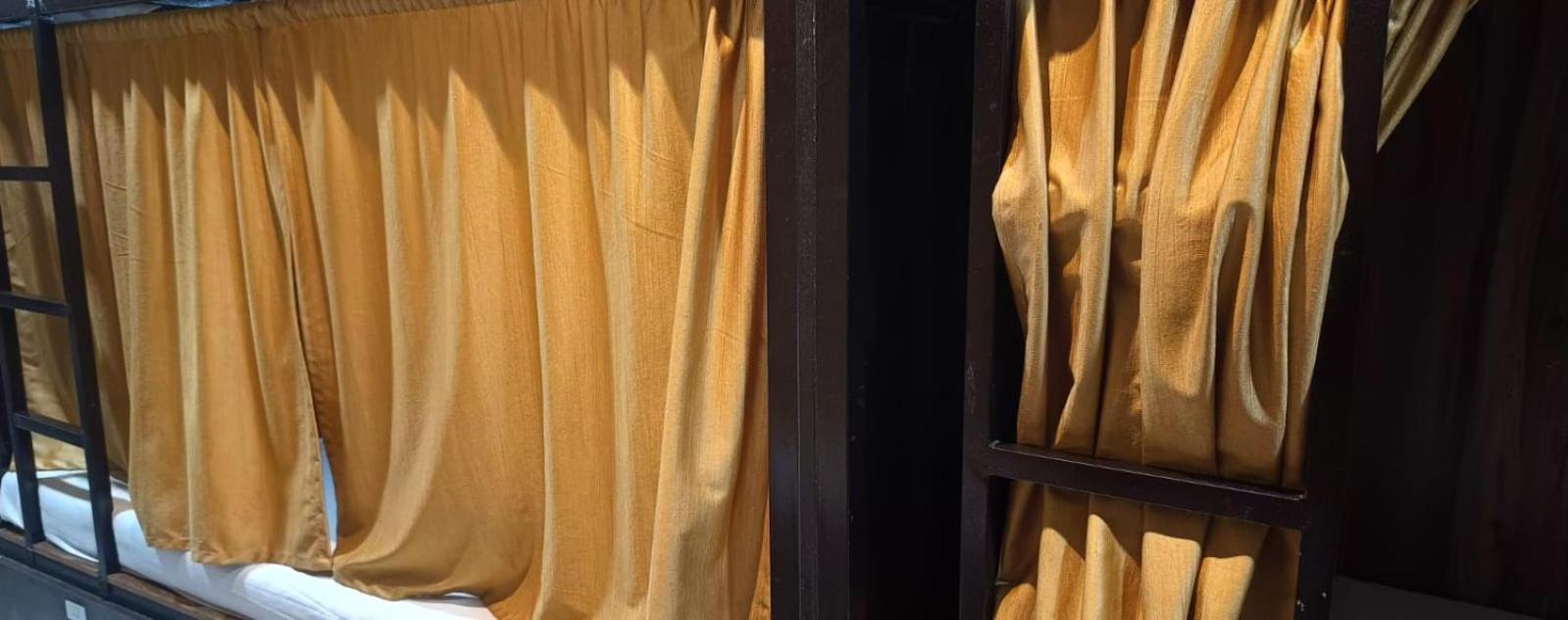 Golden View Dormitory Hotel Mumbai Exterior photo