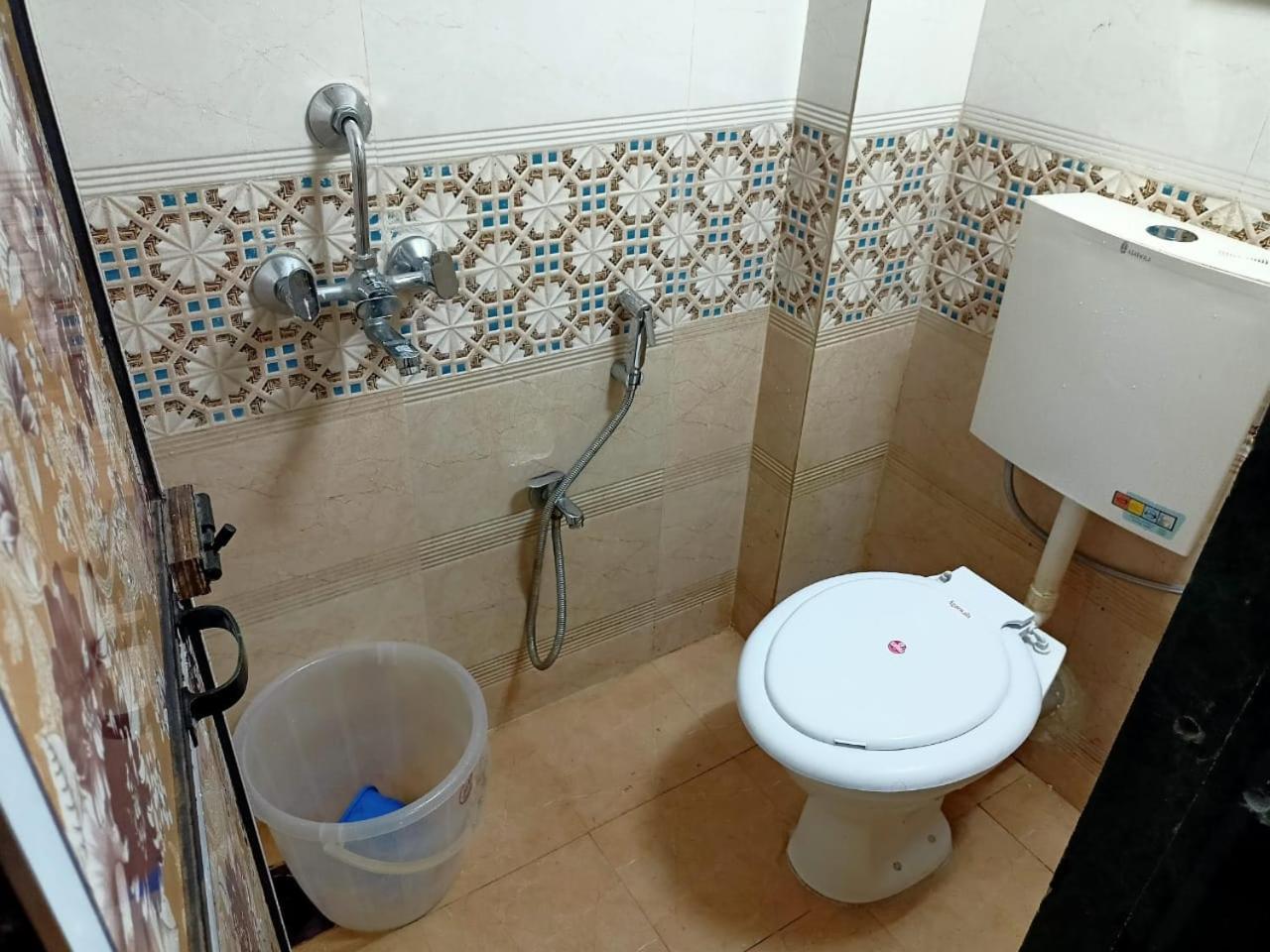 Golden View Dormitory Hotel Mumbai Exterior photo