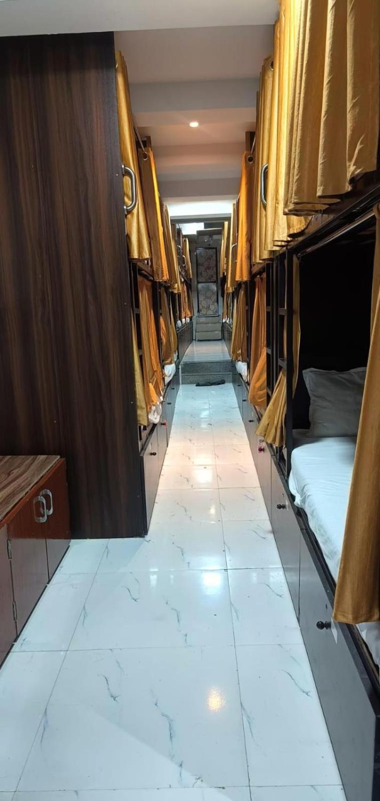 Golden View Dormitory Hotel Mumbai Exterior photo